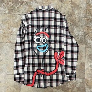 Cake Worthy Forky Disney Toy Story 4 button up flannel L Disneyland Disneyworld